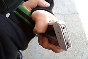 Брянский уголовник умудрился потерять украденный телефон