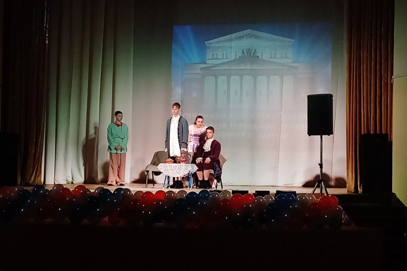 Брянские школьные театры представляют на фестивали спектакли, срежиссированные актёрами театра драмы