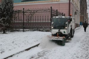 Снегопад перекрыл для движения транспорта в Брянске улицы Фокина и Горького