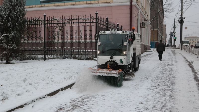 Снегопад перекрыл для движения транспорта в Брянске улицы Фокина и Горького