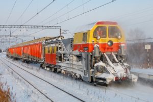 Брянские железнодорожники приготовили для борьбы со снегом и наледью спецтехнику и собственную метеослужбу