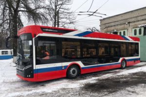 И обучение, и рост зарплат: брянские транспортники зазывают водителей на новые троллейбусы
