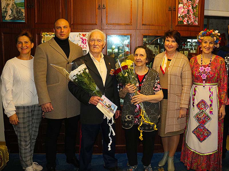 В Брянске с 95-летним юбилеем поздравили ветерана войны Николая Редикульцева