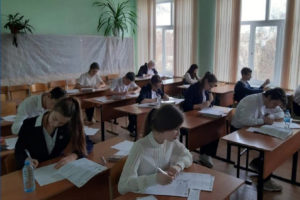 Выпускники брянских школ пишут итоговое сочинение по новым правилам