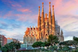 Из истории долгостроев: в Барселоне спустя 140 лет достроили две башни собора Sagrada Família