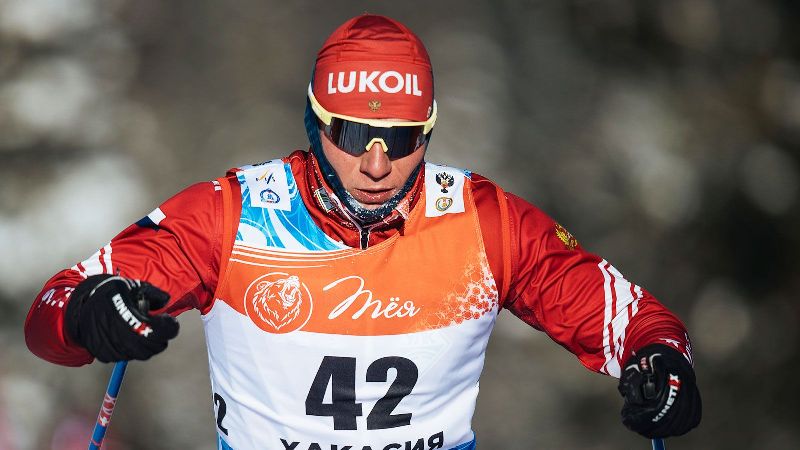 Александр Большунов выиграл индивидуальную гонку на 15 км на этапе Кубка России по лыжным гонкам