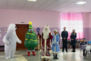Брянские таможенники поздравили с Новым годом воспитанников подшефного интерната