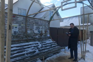 Клинцовские прокуроры с удивлением обнаружили остановку без крыши