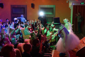 Брянский театр кукол подарил «Снежный цветок» детям из приютов
