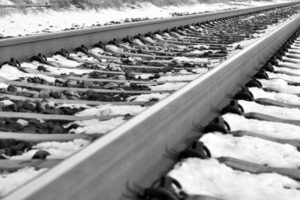 Смерть на железной дороге: в райцентре Навля на путях погиб молодой мужчина