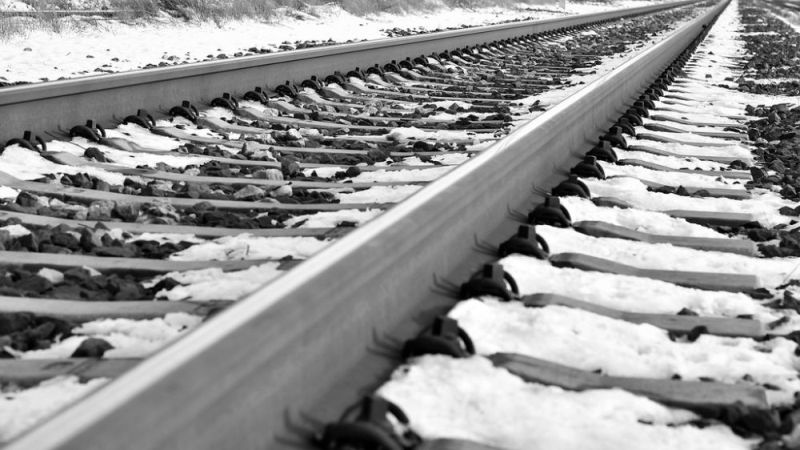 Смерть на железной дороге: в райцентре Навля на путях погиб молодой мужчина