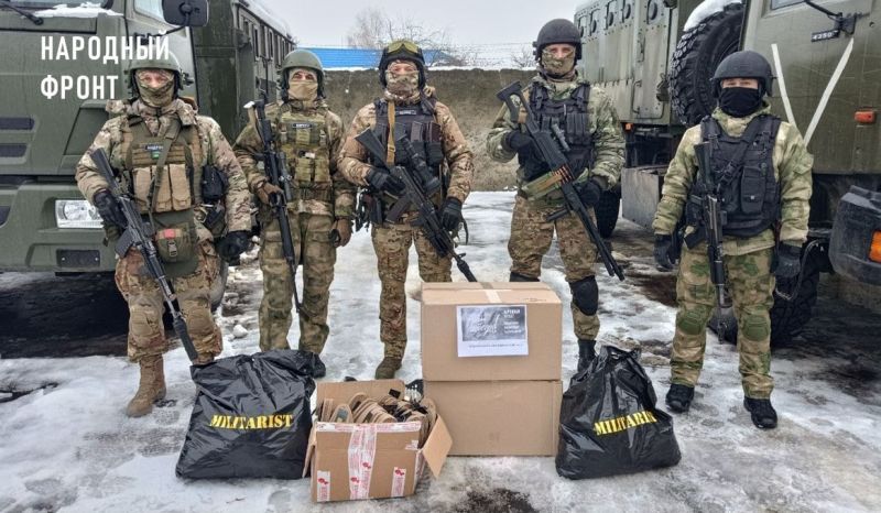 Брянские народофронтовцы отвезли новогодние подарки на границу росгвардейцам