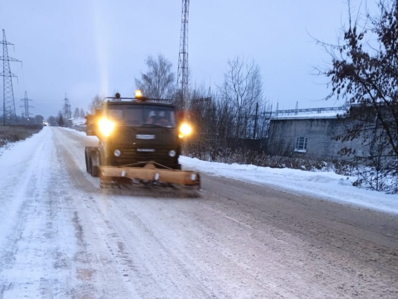 На региональные дороги Брянской области выведено 178 снегоуборочных машин