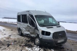 В ДТП с микроавтобусом в Брянской области погибла 15-летняя девушка, восемь человек травмированы