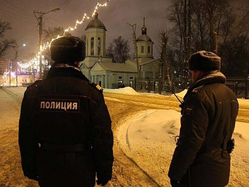 Брянских жителей призвали к «хорошему поведению» на новогодних праздниках. За этим присмотрят 1300 полицейских