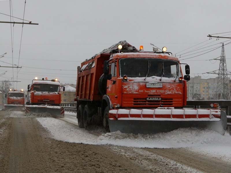 На расчистке снега в Брянске задействуют более 70 машин