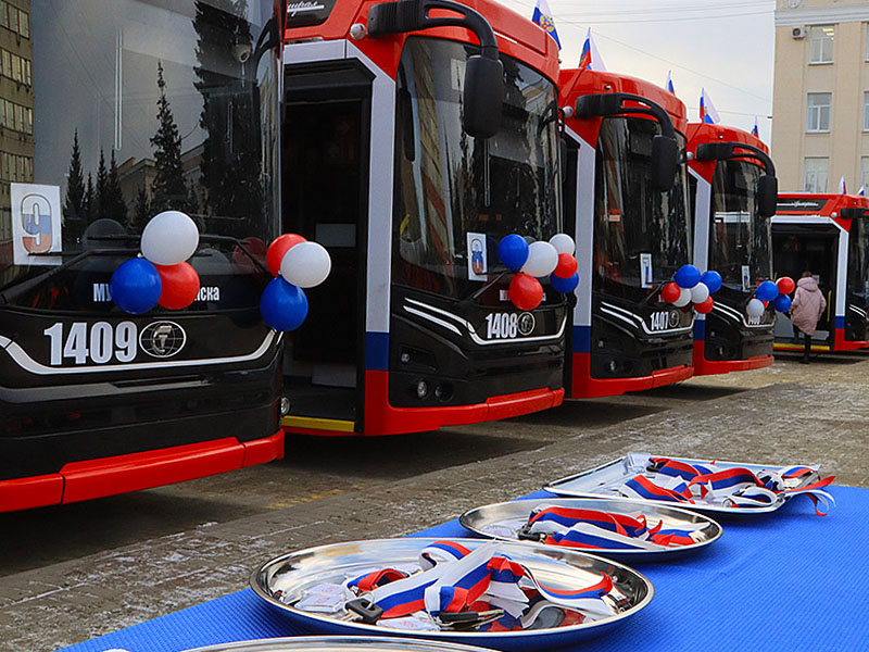 Губернатор Александр Богомаз официально передал Брянску новые троллейбусы. Пока 16