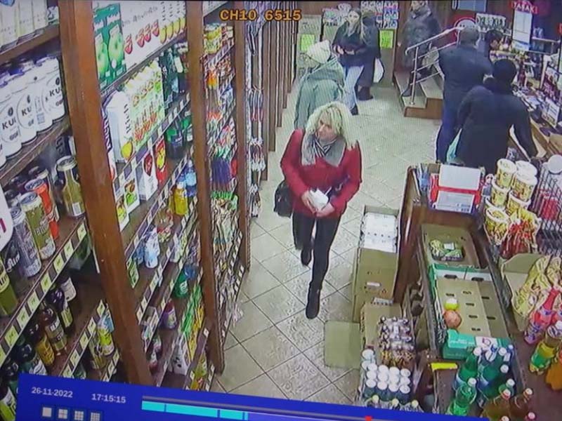 В Брянске полиция ищет женщину, заплатившую 2-тысячной фальшивкой в магазине «Красное&Белое»
