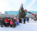Жители Брянска загадали свои желания Деду Морозу. Под ёлкой на площади Партизан