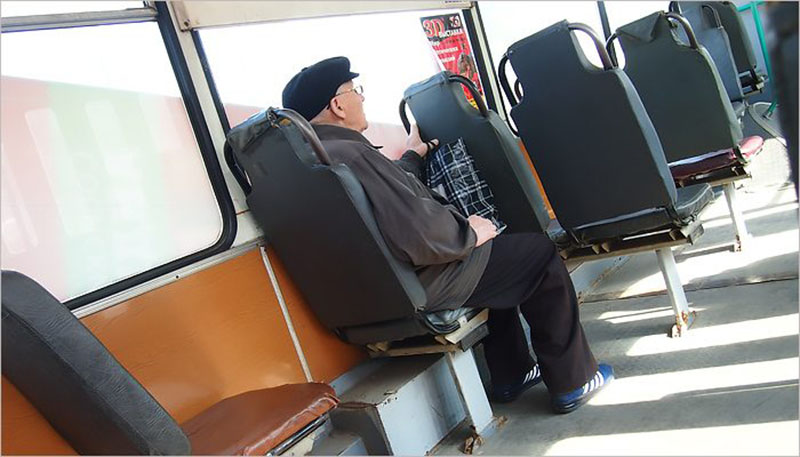 Власти Брянска отменили льготные проездные, чтобы пенсионеры «не ездили каждый день»
