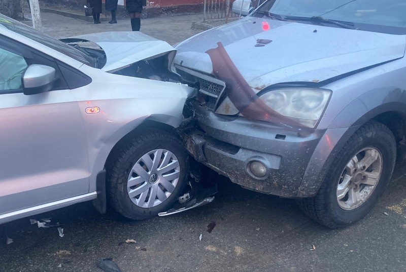 В лобовом столкновении в Карачеве травмирована женщина-водитель