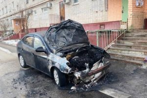 В Брянске у «Китайской стены» сгорел автомобиль