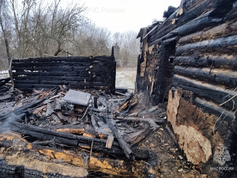 Житель Суражского района спас из огня пожилую соседку