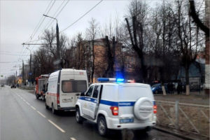 В Брянске эвакуировано здание, в котором расположены судебные участки. Работают специальные службы