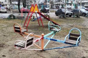 Суд отправил районных чиновников «приводить в порядок» детские площадки в Жуковке