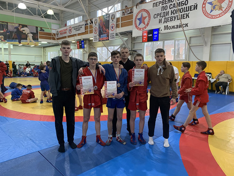 Брянские самбисты завоевали четыре медали на турнире в Можайске