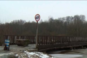 Из-за весеннего половодья мост в Сельцо закрыли для транспорта