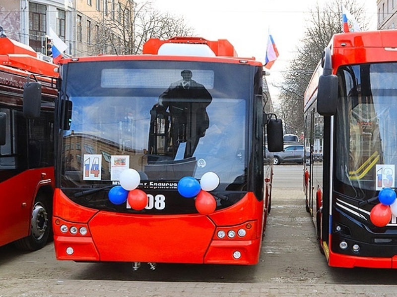 В Брянск доставлен пятнадцатый «красный» троллейбус