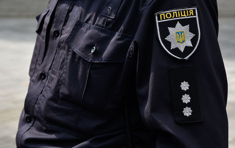 Грабежи и наркоторговля: Национальная полиция Украины осваивает «смежные специальности»