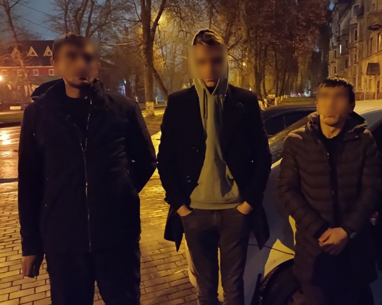 В Брянске наркополицейскими задержаны трое студентов из Узбекистана. С героином