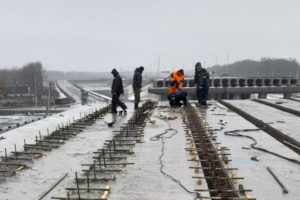 В Брянске продолжается строительство Славянского моста. На фоне зимнего паводка