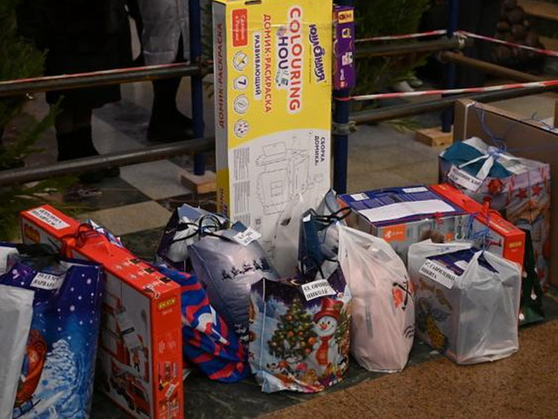 В Брянской епархии вручили подарки детям – участникам акции «Дари радость на Рождество»