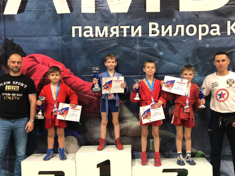 Брянские самбисты привезли 14 медалей с турнира памяти Вилора Казакова