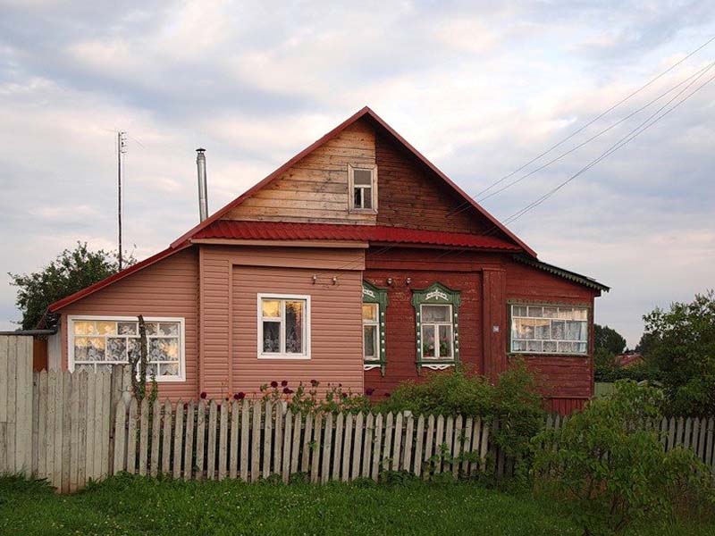 Купил 2 дома в деревне последнее. Двухквартирный дом в деревне. Половина дома. Деревенский дом на две семьи. Деревенские дома на двух хозяев.