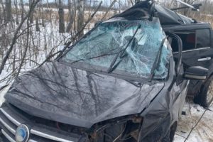 Водитель погиб на месте, его пассажирка тяжело травмирована: смертельное ДТП на брянской дороге