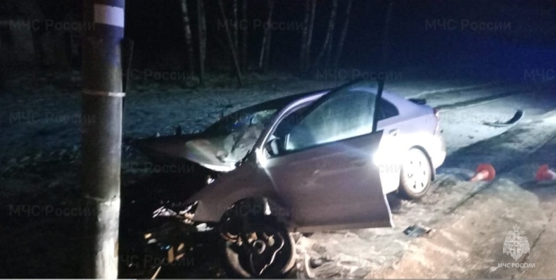 На трассе «Брянск-Смоленск» легковушка врезалась в столб. Жертвой ДТП стал водитель