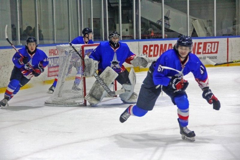 Хоккейный «Брянск» разделил победы с петербургским «Динамо-Юниором». Благодаря голкиперу