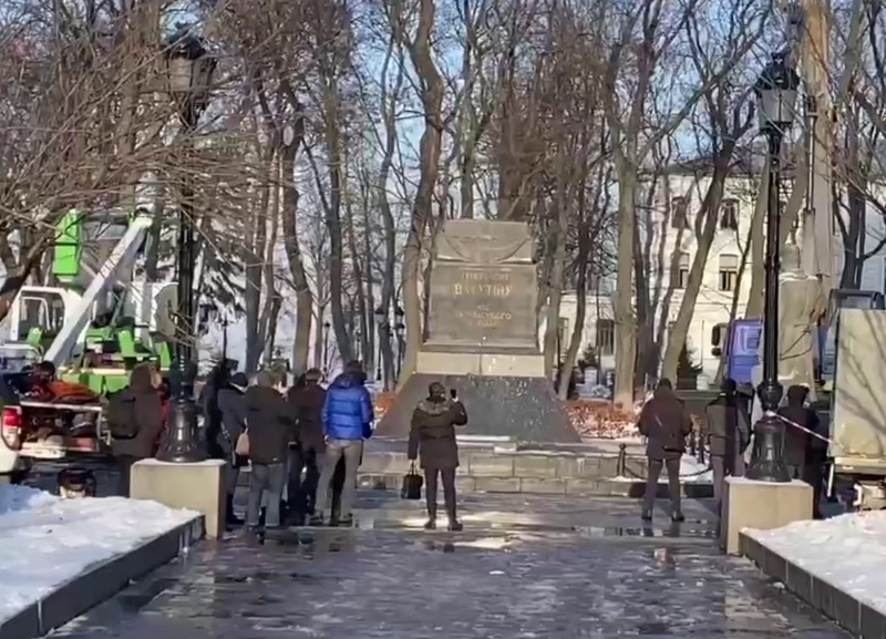Снос памятников на Украине: переформатирование сознания