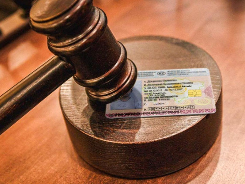 Суд на год лишил прав пьяного водителя, сбившего на переходе в Жуковке санки с 2-летним малышом