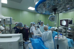 Петербургские врачи 14 часов делали сложнейшую операцию 11-летней девочке из Брянска
