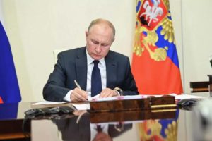Владимир Путин подписал закон о госязыке, регулирующий употребление иностранных слов