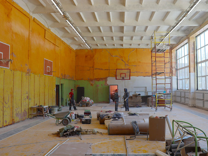 В школе 60 ремонтируют спортзал. На планируемые властями «откроем в начале февраля» у строителей времени не осталось