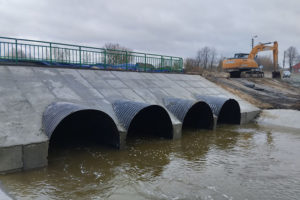 Мост в климовском посёлке Плавна осталось только заасфальтировать – управление автодорог