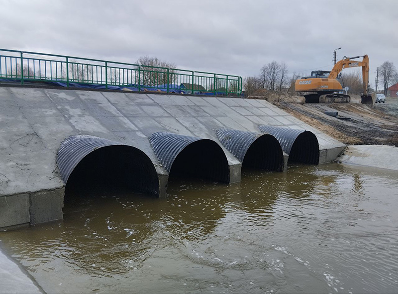 Мост в климовском посёлке Плавна осталось только заасфальтировать – управление автодорог