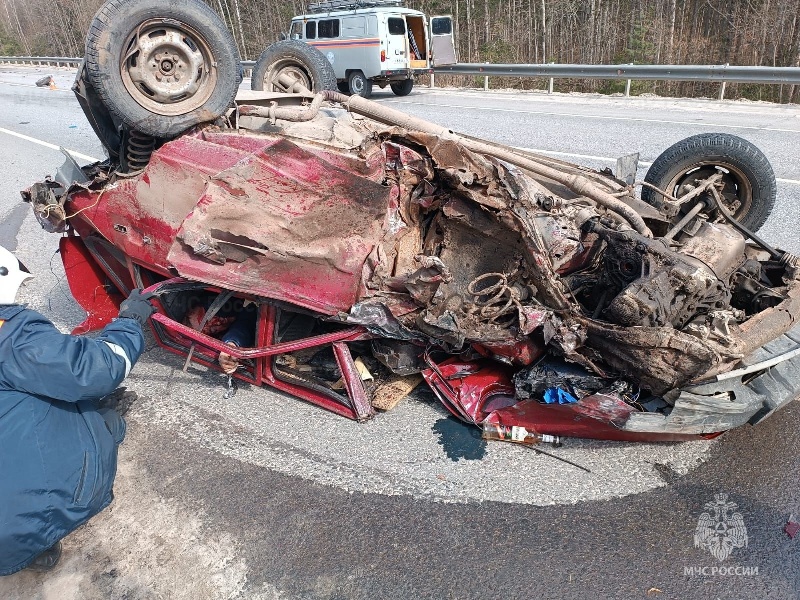 Авария под Брянском: одного из водителей «вырезали» из машины, трое пострадавших в больнице