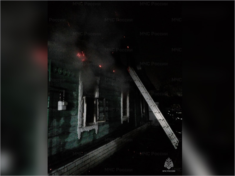 Пожар в пригороде Брянска: сгорел жилой дом, погиб мужчина